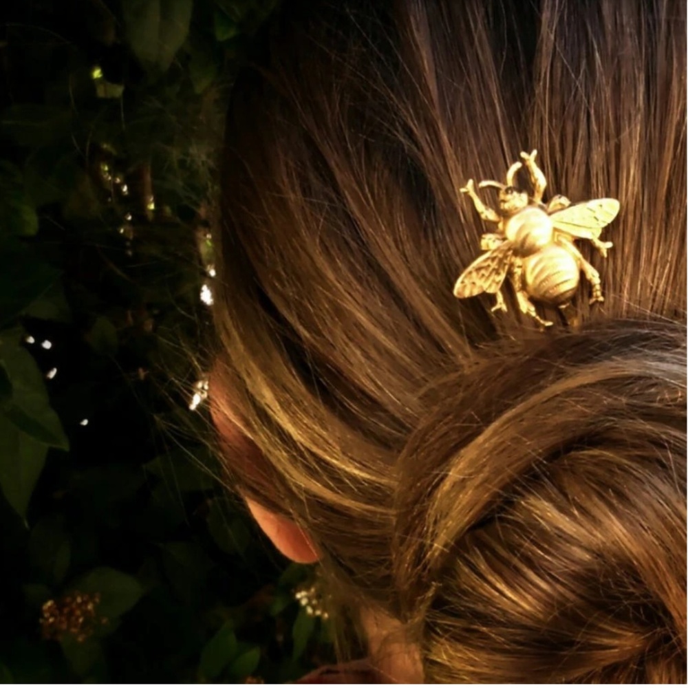 "Bee-autiful" Vintage Bee Gold Nature Hair Pins - Picture 3 of 9